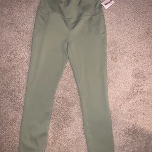 Workout leggings with pockets